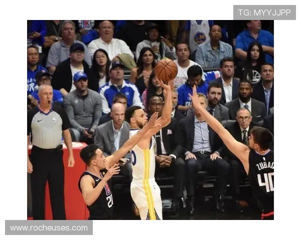 亚历山大赞洛城球迷墙很酷现场